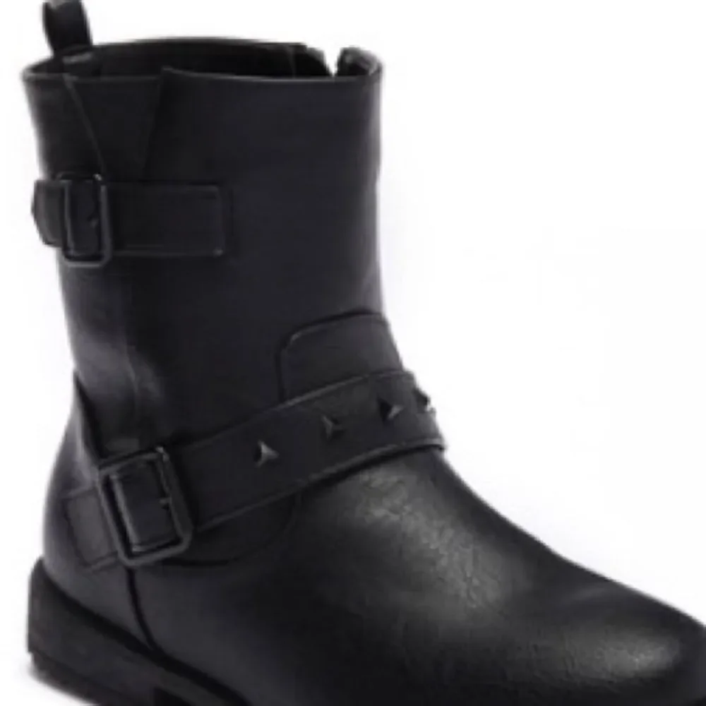 🎉last deal🎉Black studded boots